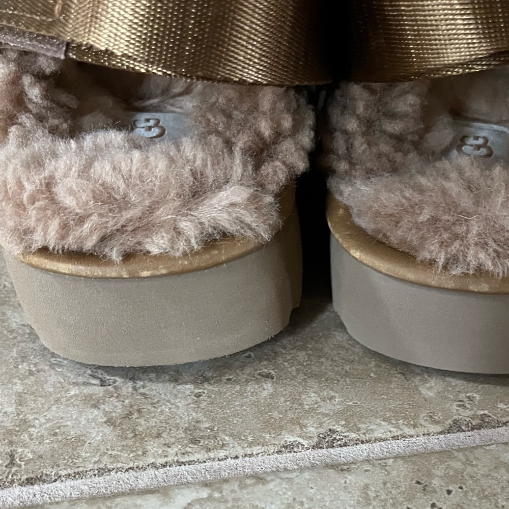UGG Lanah Clog - Picture 12 of 12